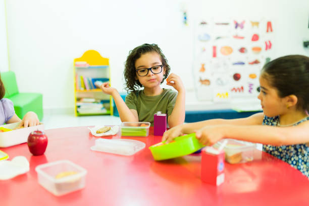 スナックタイムは集中力と自立心を育てる？食の自由が子どもの学びに与える影響